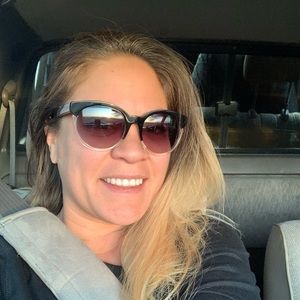 Meet your Posher, Adrienne